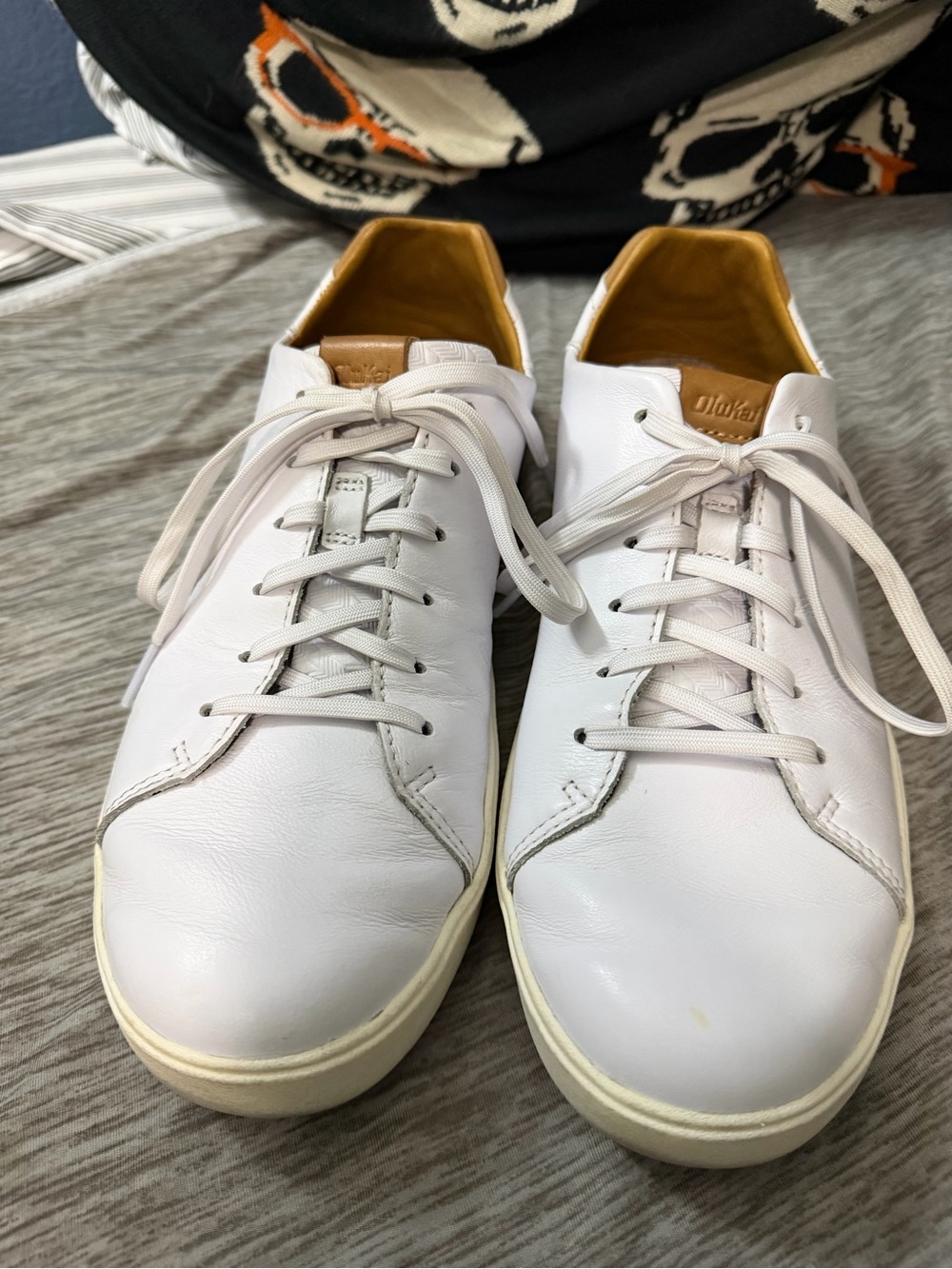 OluKai Lae’ahi Li’lli Men's White Leather Sneakers with Tan Lining - Picture 2 of 7